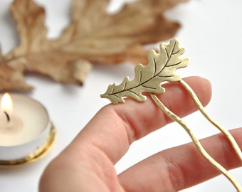 Witchy hair accessory Fall leaf hair fork for thick hair Handmade Oak leaves jewelry Autumn hair pin Brass gold hairpin Bun holder