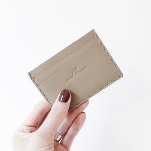 PORTA CARTE/Pelle premium/Tortora/Minimalista/Portafoglio/Fatto a mano/Accessorio/Pelletteria/Mini/Regalo/Chic/Lusso/Uomo/Donna/Lui/Lei