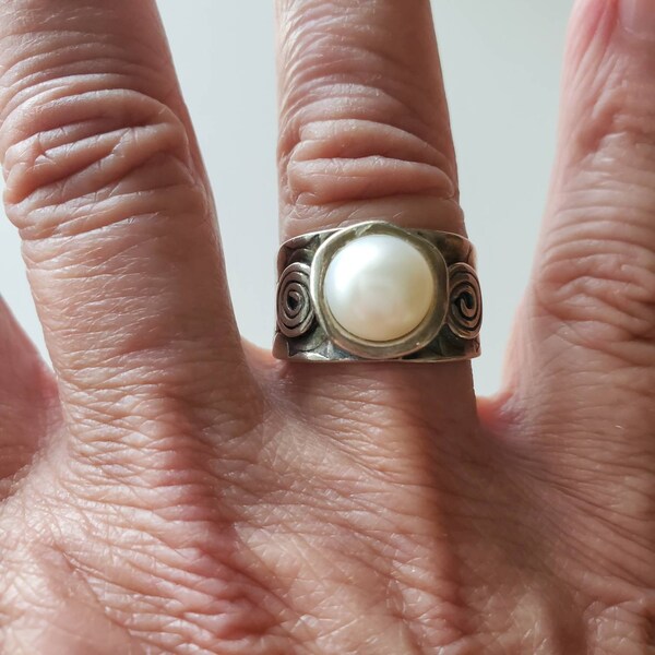 Vintage sterling silver and pearl ring marked 925 Israel - Size 8.5 - Pearls are for Girls