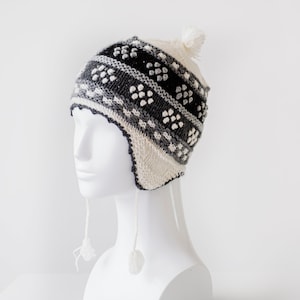 Peruvian White Alpaca Hat &quot;Chullo&quot; with earflaps | Winter 100% alpaca hat | Super Soft Comfortable | Men&#39;s and Women&#39;s unisex chullo Beanie