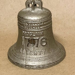 Vintage Cast Iron &quot;Proclaim Liberty 1776&quot; Still Liberty Bell Bank Americana Vintage Banks