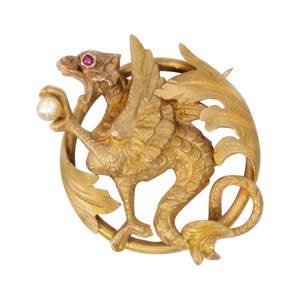 Stara broszka chimera z perłą