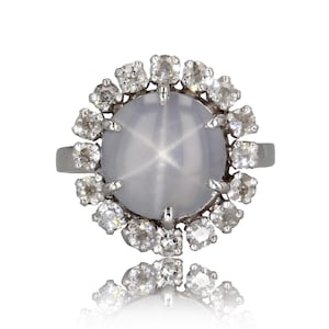 French 1950s Ceylon Star Sapphire Diamonds 18 Karat White Gold Cluster Ring