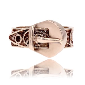 Anillo de oro antiguo con cinturón de filigrana