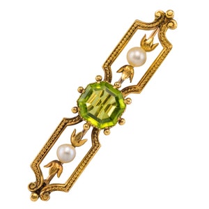 French 19th Century Peridot Natural Pearl 18 Karat Yellow Gold Brooch