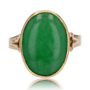 French 1960s Jade Jadeite 18 Karat Yellow Gold Ovale Ring