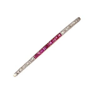 French 1925s Art Deco Diamonds 18 Karat Yellow Gold Line Brooch