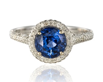 French 2.26 Carat Royal Blue Ceylon Sapphire Diamonds Ring