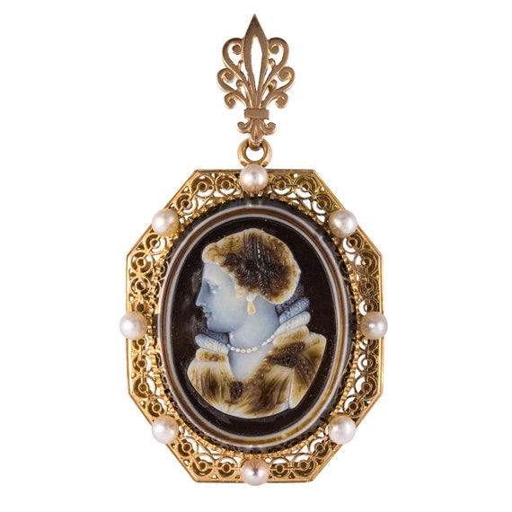 French Aucoc 19th Century Antique Cameo Natural Pearls Locket