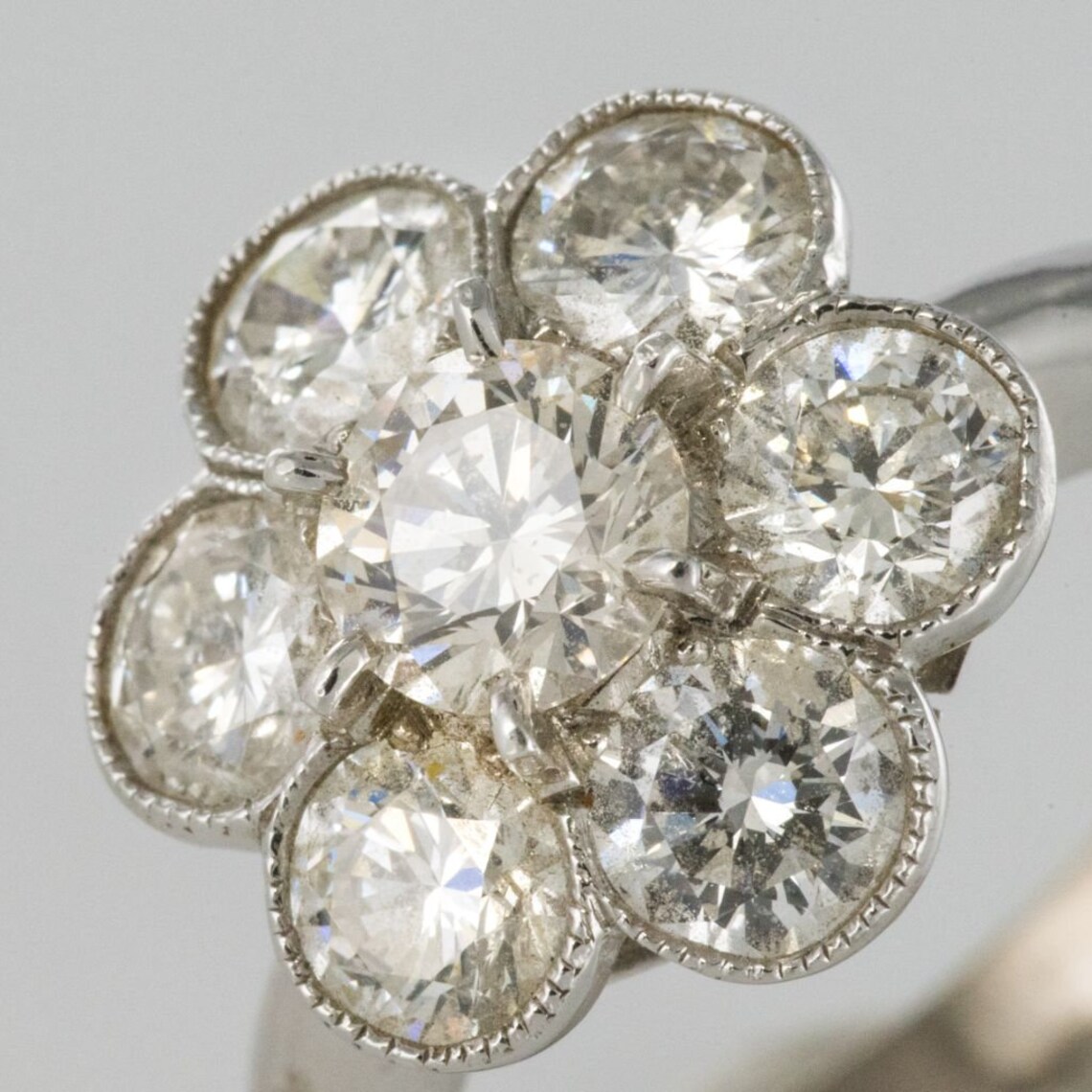 A NEW modern Diamond cluster ring