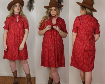 Vintage VTG 80's 1980's Red Cotton Western Style Paisley Knee Length Dress with Ties and Detailed Navy Embroidered Shoulders // Sz 10-12AU