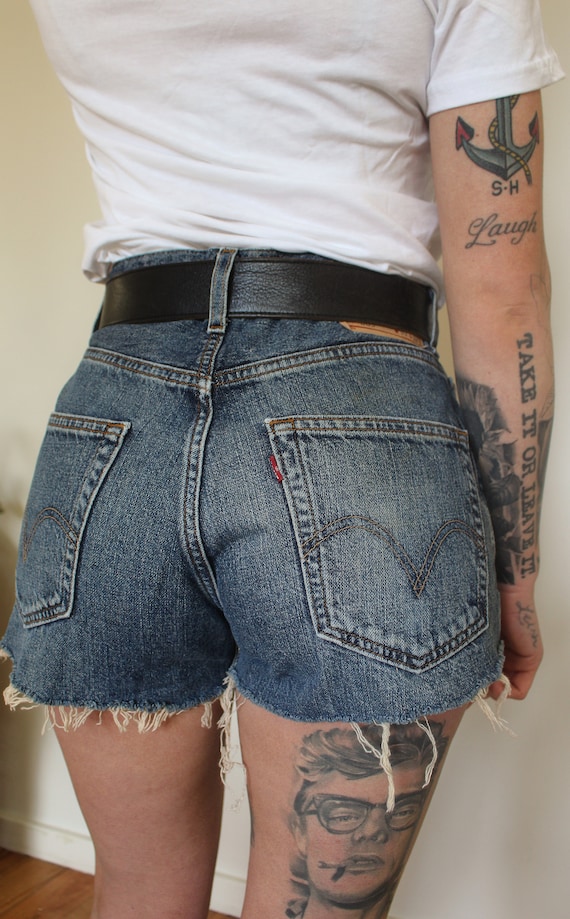 Vintage VTG Levi's 569 Cut Off Cotton Denim Short… - image 3