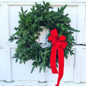 Handmade Maine Classic Holiday Balsam Fir Evergreen Wreath Front Door Size 2224 image 3