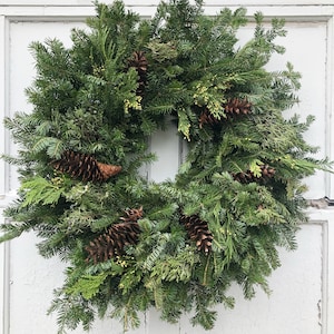 Handmade Maine Classic Holiday Balsam Fir Evergreen Wreath Front Door Size 2224 image 1