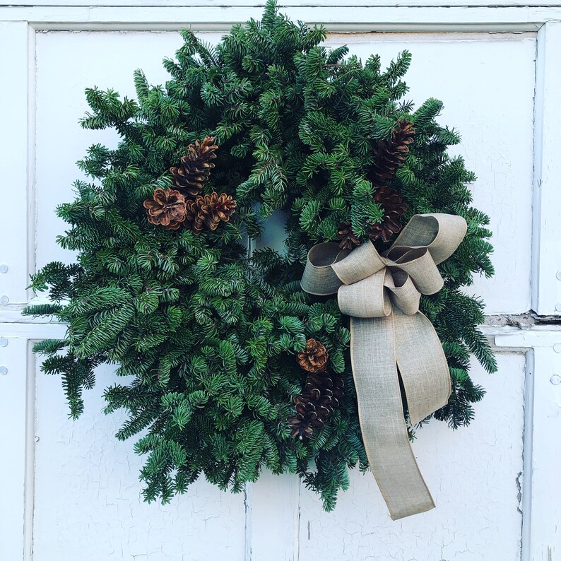 Handmade Maine Classic Holiday Balsam Fir Evergreen Wreath Front Door Size 2224 image 4