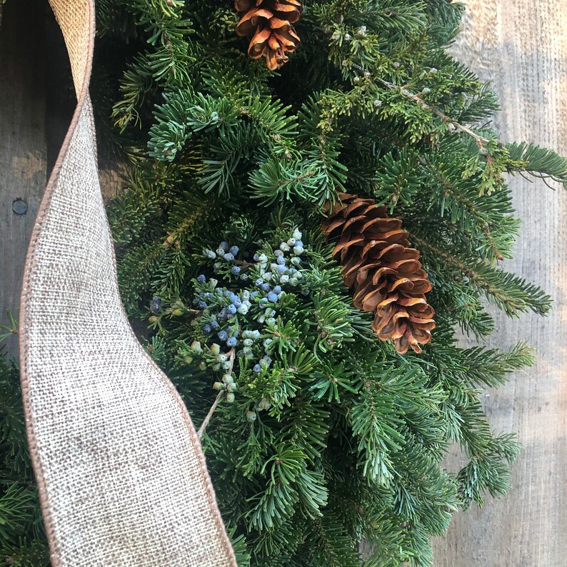 Handmade Maine Classic Holiday Balsam Fir Evergreen Wreath Front Door Size 2224 image 9