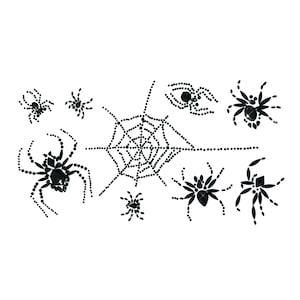 Puede incluir: Un conjunto de parches de planchado de pedrería negra con arañas y una telaraña.