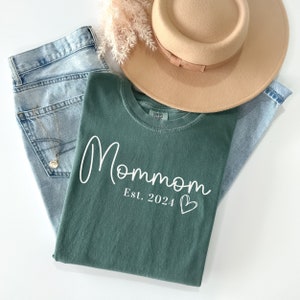 Mommom shirt, Mommom Gift, Cute Mommom Shirt, Mother&#39;s day Gift, Gift for mom, Pregnancy Anncouncement. New Mommom Gift