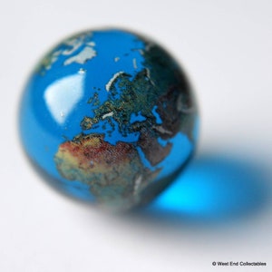 Canica de vidrio Planeta Tierra de 22 mm (0,9"), regalo espacial, globo terráqueo, joyería educativa, colgante de piedra, modelo del sistema solar, orrery, relleno de media.