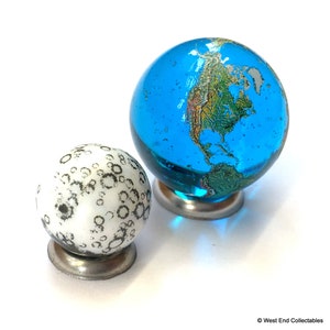 地球ガラス マーブル 22 mm (0.9") と 0.5" 月 宇宙 ギフト グローブ - 教育用ジュエリー ストーン / ペンダント - 太陽系モデル オーラリー