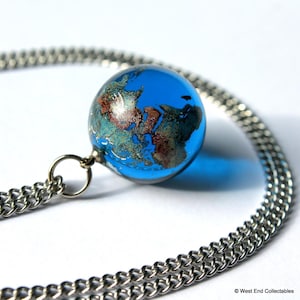 Collier pendentif planète Terre en marbre de 22 mm (0,9 po.) chaîne de cou - globe astronomique