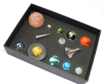 Sol, luna, mercurio, venus, tierra, marte, júpiter, saturno, urano Sol, luna, mercurio, venus, tierra, marte, júpiter, saturno, urano