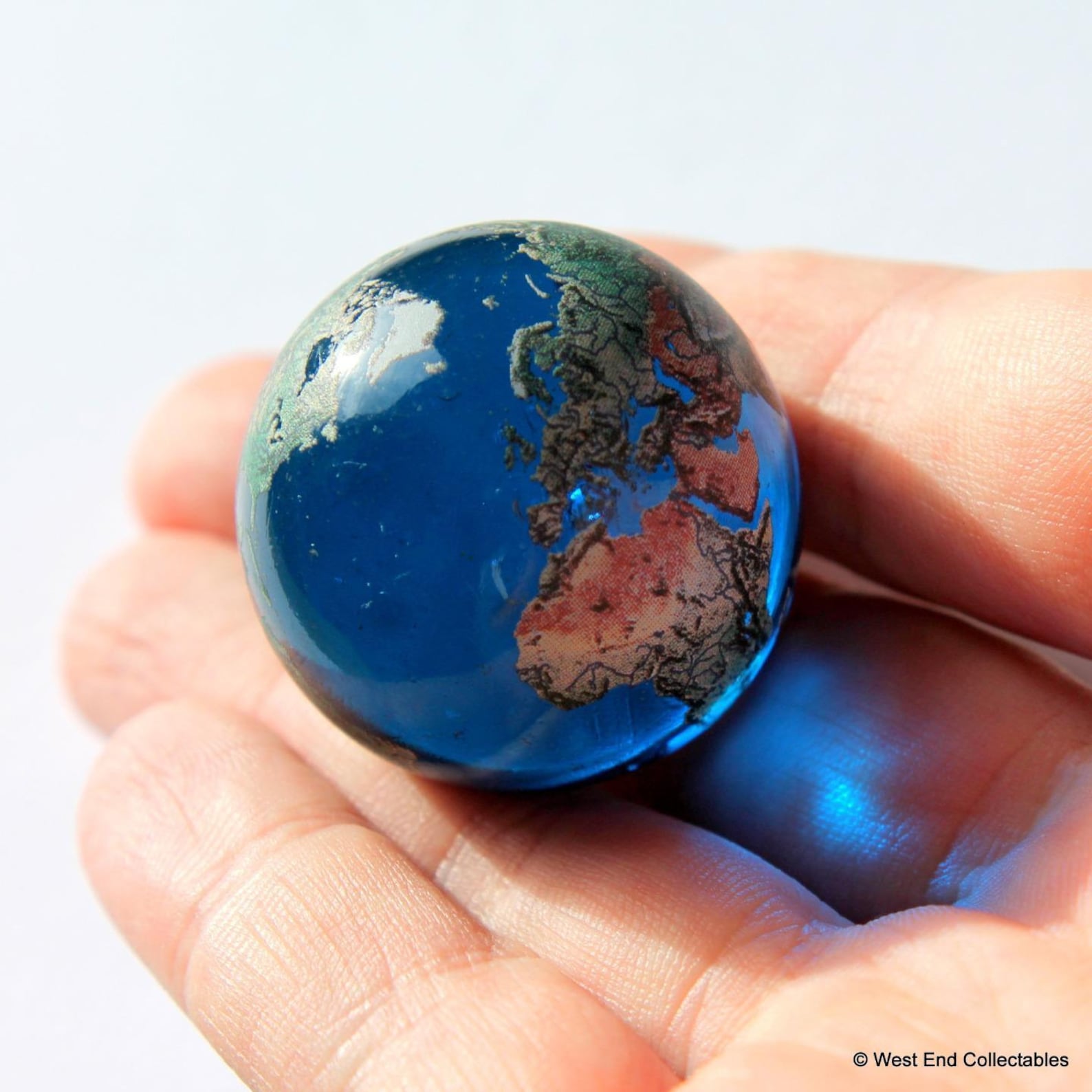 Шар в виде земли. Миниатюрная Планета. Стеклянный земной шар. Земля миниатюра. Стеклянный шар Планета земля.