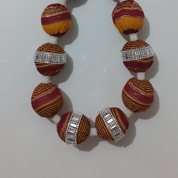 Mwawou Milélé Collier subaya marron pour Mariage fleur Comorien -  Argenté et perles ivoire milélé comorien