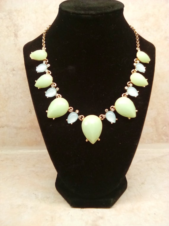 Vintage Green Teardrop Stones Necklace