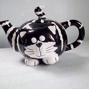 Chester the Cat Teapot and Tea Cup