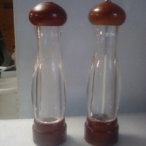 Vintage Olde Thompson Wood & Acrylic Large Tall Salt Shaker Pepper Grinder  Set Rustic Country Home Decor Collectible Hourglass Wooden NICE 