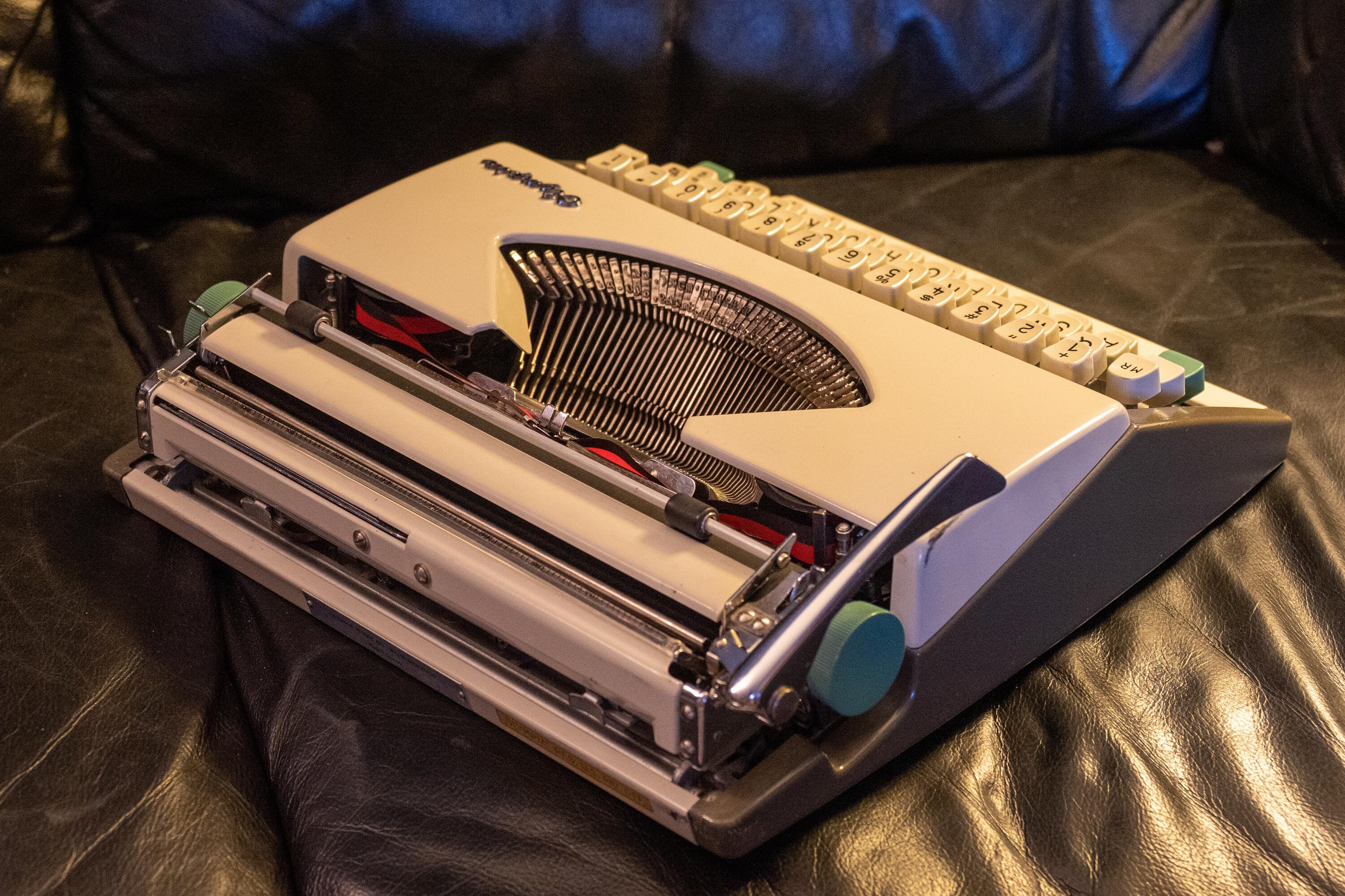 Vintage Olympia SF Portable Typewriter W/ Cursive Font/typeface - Etsy