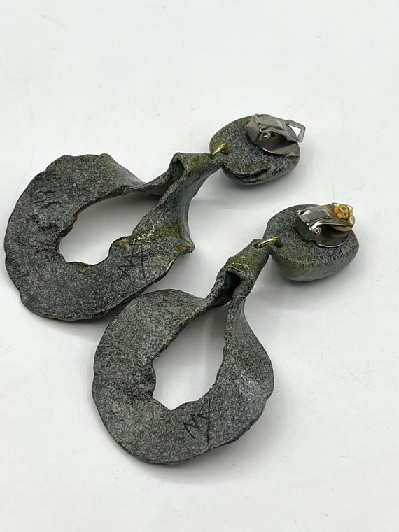 boucle d oreille clip vintage résine bleu or signé NAKY Marc Naccaro  createur années 1980 View 3