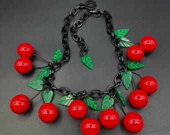 Collier Pendentif Vintage ISADORA Paris Années 1980 - Galalithe Multicolore, Rouge Dominant
