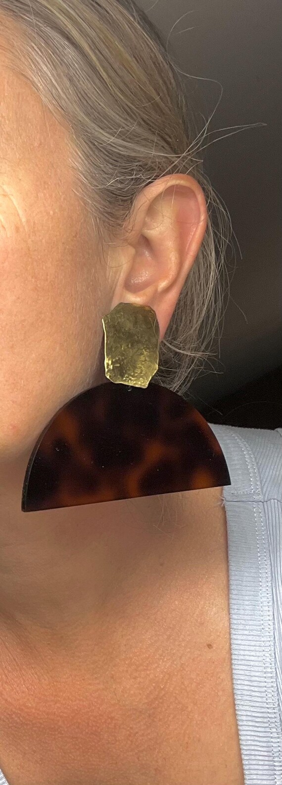 Boucle d oreille volumineuse création plastique laiton