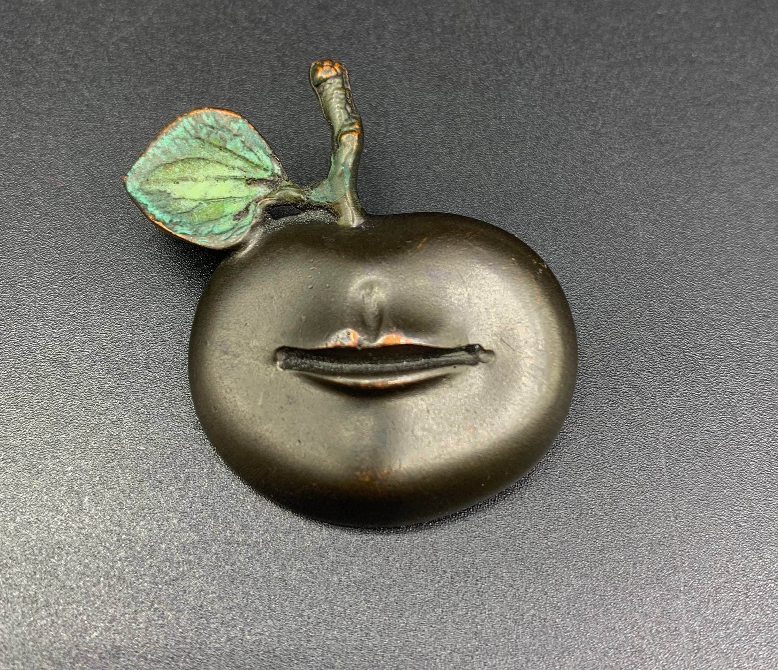 【NEW限定品】 Bronze Lalanne Claude Brooch Apple Artist Etsy - 1990 アクセサリー