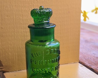 Crown Perfume Co. Flacon de sels odorants vert émeraude, bouchon couronne vers 1890, cadeau, médical, publicité, verre de collection, décoration