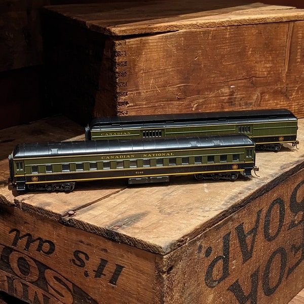 Athearn HO Scale Canadian Express Baggage Car 8388 and Canadian National Passenger Car 5146, Collectable, Trains, Railroadiana, CNR