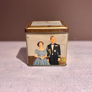1953 Queen Elizabeth II Coronation Souvenir Tin