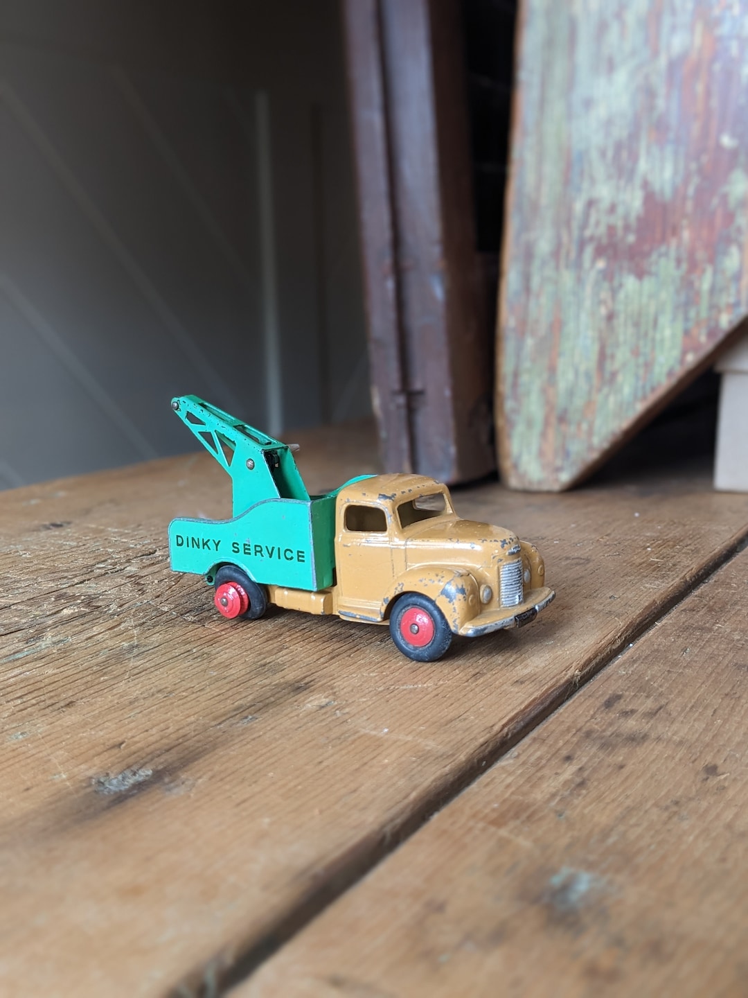 Lot de Lot de 2 Dinky Toys : - Diny service ref. 582/35A carrosserie