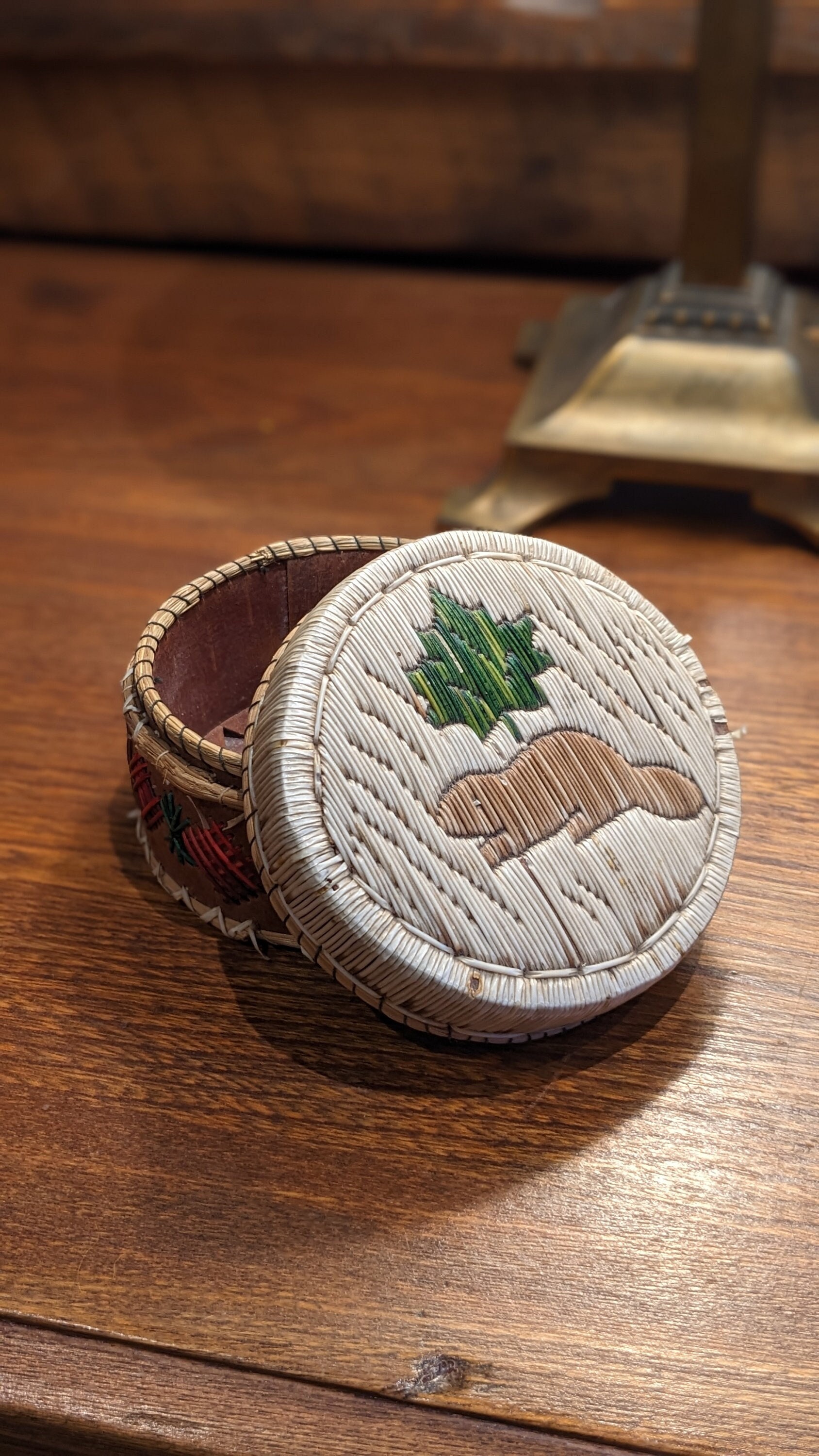 Vintage Quilled Birch Bark Box Full Quilled Lid With Beaver Vintage Quilled Birch Bark Box Full Quilled Lid With Beaver