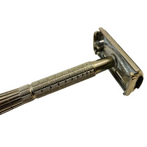 1954 Gillette Flare Tip Super Speed DE Safety Razor Z2