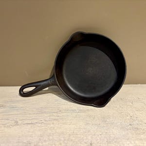 Vintage Griswold #3 Cast Iron Skillet 709B