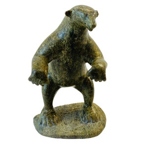 Ours en stéatite sculpté inuit signé