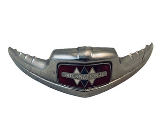 Emblema original del capó del camión International Harvester de la década de 1940
