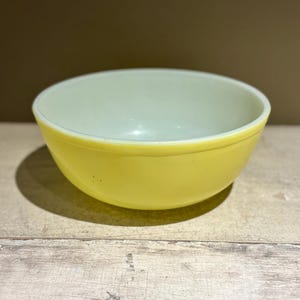 Vintage Yellow Pyrex Mixing Bowl No. 404