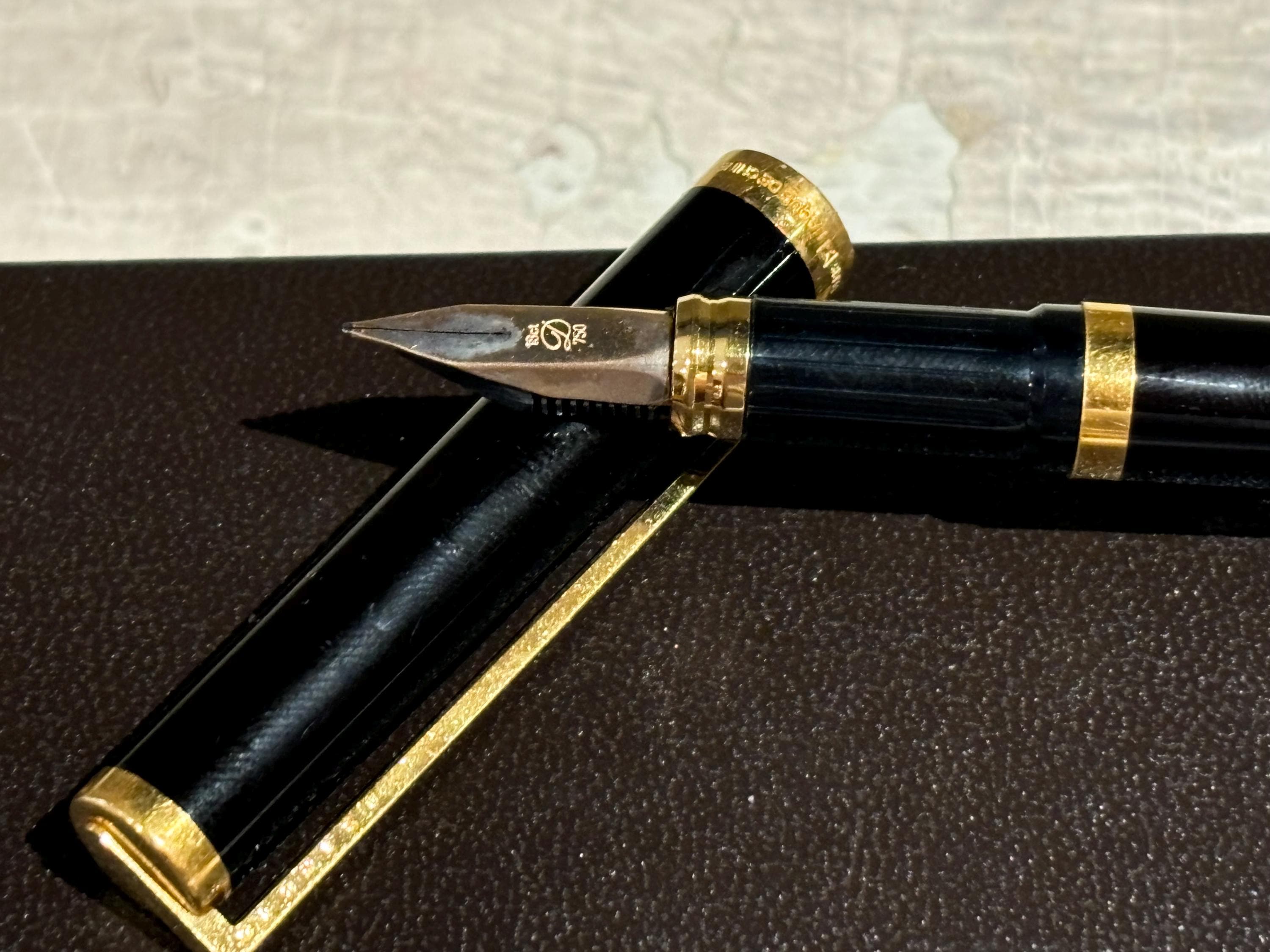 S.T. Dupont Classic Laque De Chine Fountain Pen With 18 KT Nib and