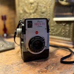 1953 Kodak Brownie Bull’s-Eye Camera – Black Version
