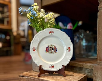 Vintage 1953 Alfred Meakin Queen Elizabeth II Souvenir Coronation Plate