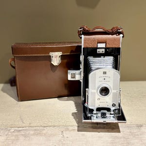 Polaroid Land Camera modello 95 con custodia in pelle originale e manuali